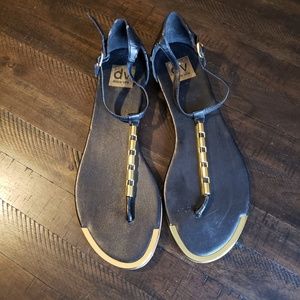 DV Doce Vita Flat Sandals